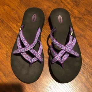 Teva Women’s Purple Abstract Print Sz 7